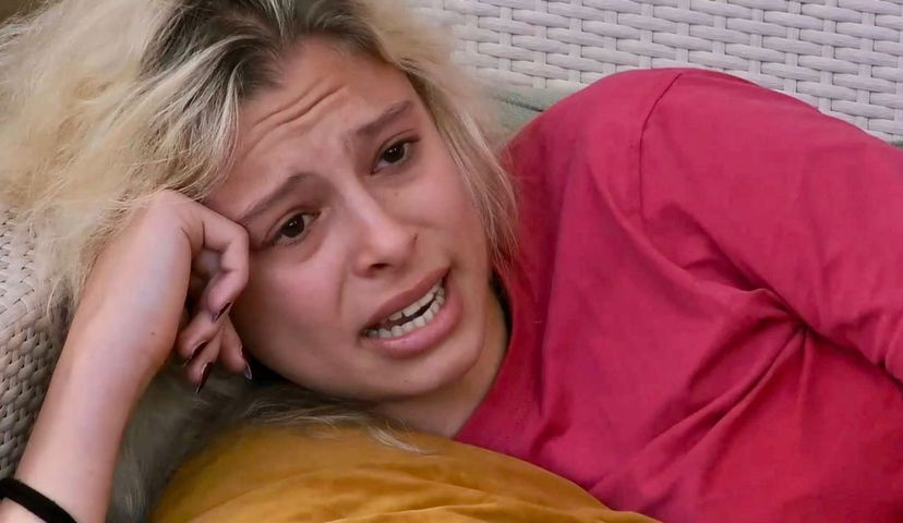 Grande Fratello, Giulia si apre e racconta come è stata rapita all’età di 4 anni: “C’era una bambina di 14 anni che mi chiamava, mi chiese se volessi provare la sua bicicletta…” preview