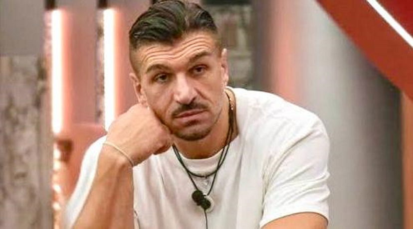 Grande Fratello, l’ex compagna di Matteo Azzali lo sbugiarda sui social: “Pagliaccio, vergognati!” preview