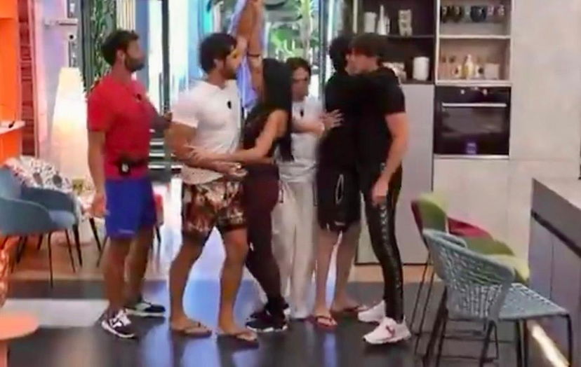 Grande Fratello, sfiorata la rissa tra Omer e Jonas: ecco cosa è successo (Video) preview