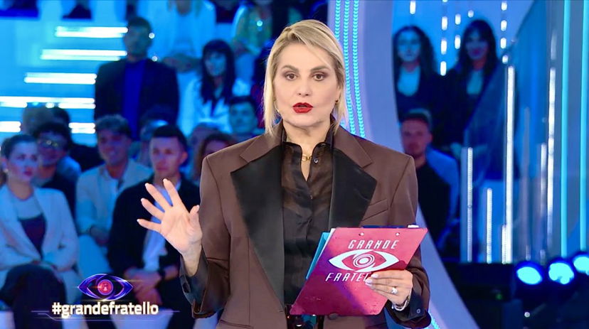 Grande Fratello, le anticipazioni della quinta puntata: in arrivo il duro confronto tra Domenico e la sua compagna, ecco la clip che spoilera cosa le ha detto Simona Ventura preview