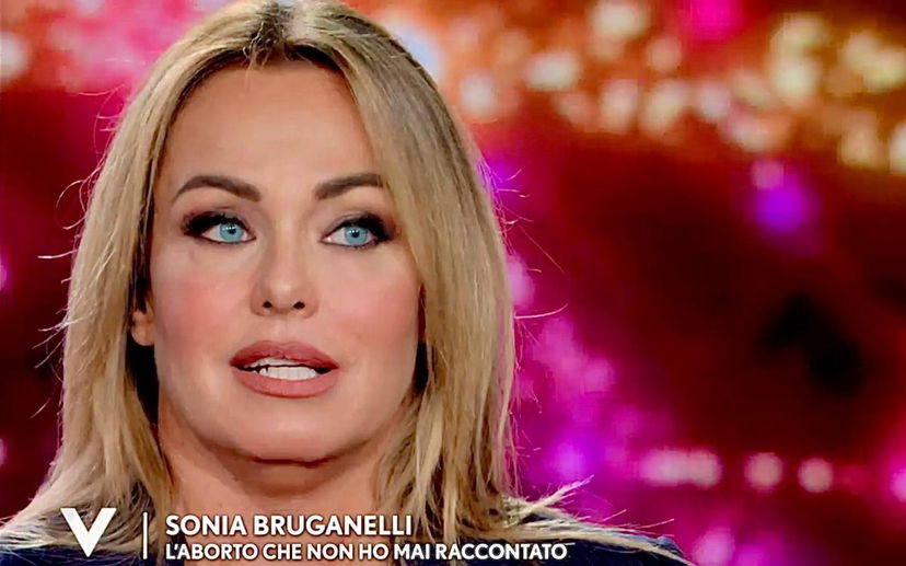 Verissimo, Sonia Bruganelli parla del dolore dell’ab0rto e dei veri motivi dietro la rottura con Paolo Bonolis: “Avrei dovuto essere sincera prima” preview