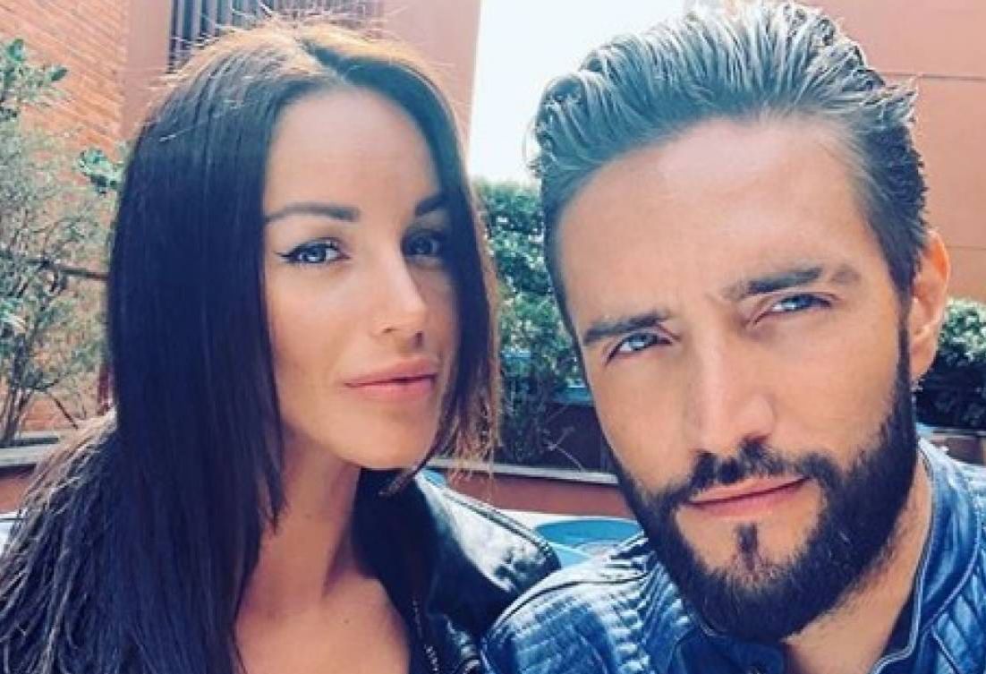 Alex Belli e Delia Duran svelano il sesso del loro bebè e i due nomi tra cui sono indecisi article-post