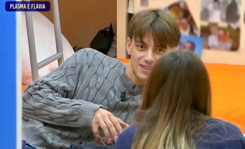 Amici 25, Flavia dà il due di picche a Plasma: la reazione del cantante (Video) preview
