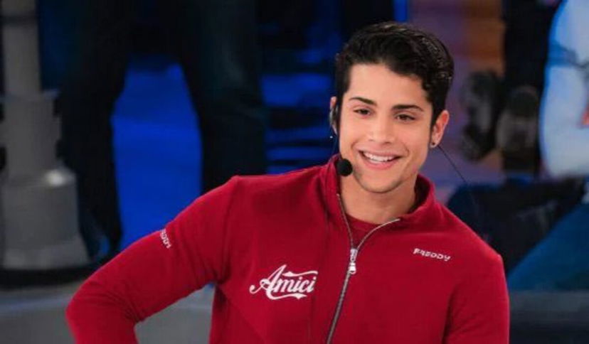 Amici, Rafael Quenedit diventa papà per la prima volta: il nome scelto per la piccola e le prime immagini insieme preview