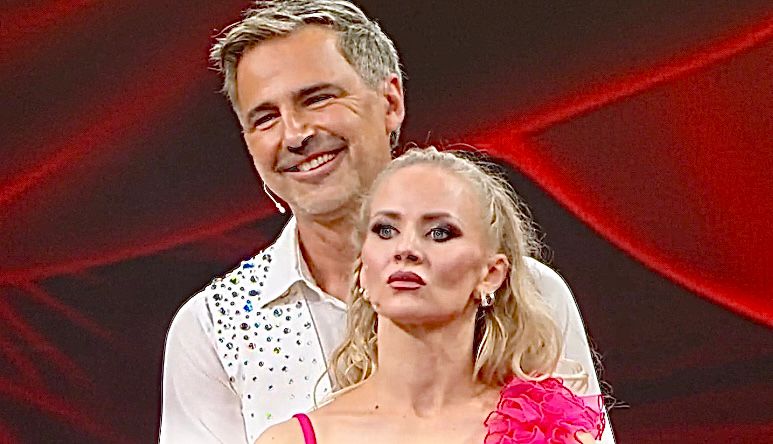 Ballando con le Stelle 20, sesta puntata: Andrea Delogu assente, eliminato Beppe Convertini, due coppie al ballottaggio article-post