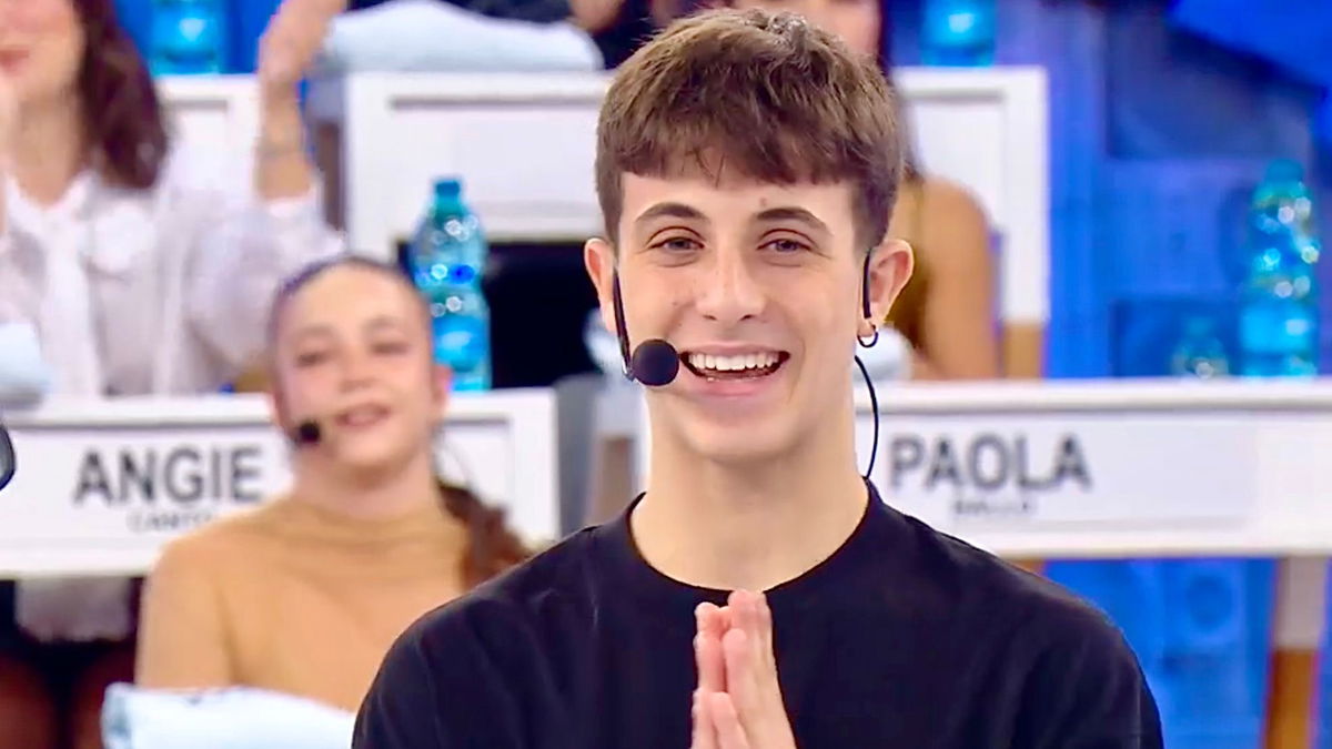 Amici 25, puntata del 9/11/25: Maria Rosaria vince la sfida, Alessandra Celentano ridà la maglia ad Emiliano article-post