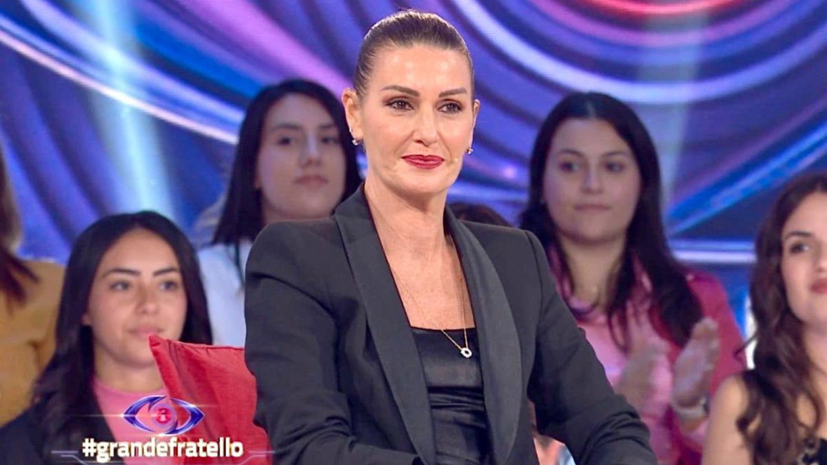 Grande Fratello, “z*ccola buttati dalla finestra tanto non mancherai a nessuno”: la dura reazione di Cristina Plevani agli insulti sui social article-post