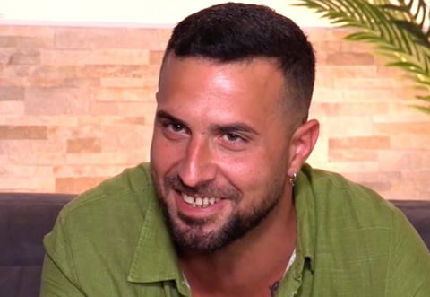 Temptation Island, Antonio Panico si sottopone ad un intervento per correggere i difetti ai denti: il prima ed il dopo preview