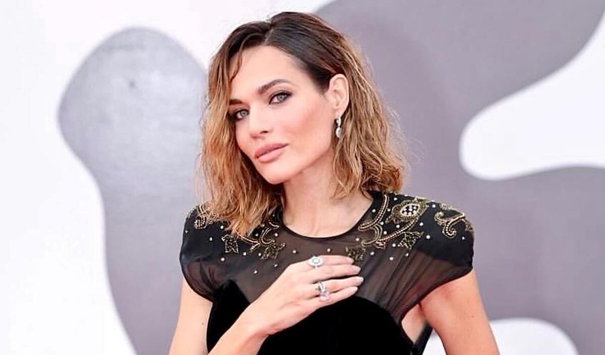 Laura Chiatti confessa di convivere con l’ADHD: “É stancante, un peso invisibile con cui sto ancora cercando di far pace” article-post