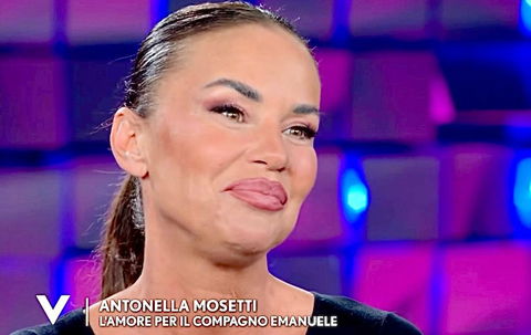 Antonella Mosetti racconta come è nato l’amore col compagno Emanuele e spiega perché non è geloso del suo lavoro su 0nlyFans preview