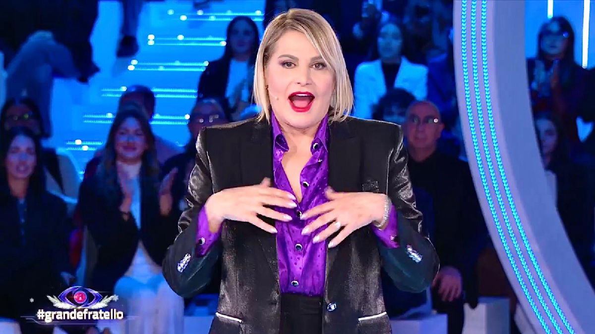 Grande Fratello, le anticipazioni della finale: sfide, parole d’amore e colpi di scena article-post