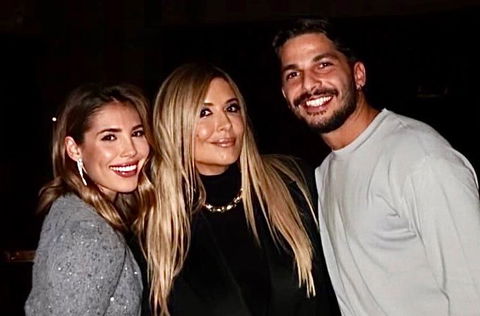 Selvaggia Lucarelli pubblica una foto con Martina De Ioannon e Gianmarco Steri e fa un (ironico) appello a Maria De Filippi preview