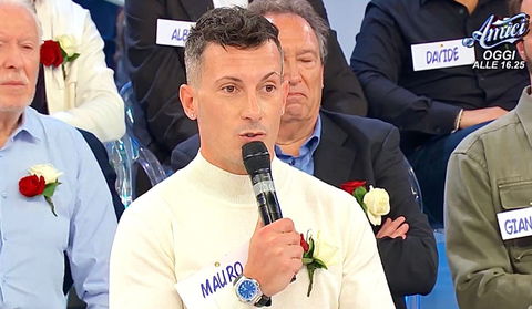 Uomini e Donne, Mauro parla della dipendenza da stupefacenti: “Mi lanciai dal secondo piano per andare a cercare le sostanze”, il racconto choc preview