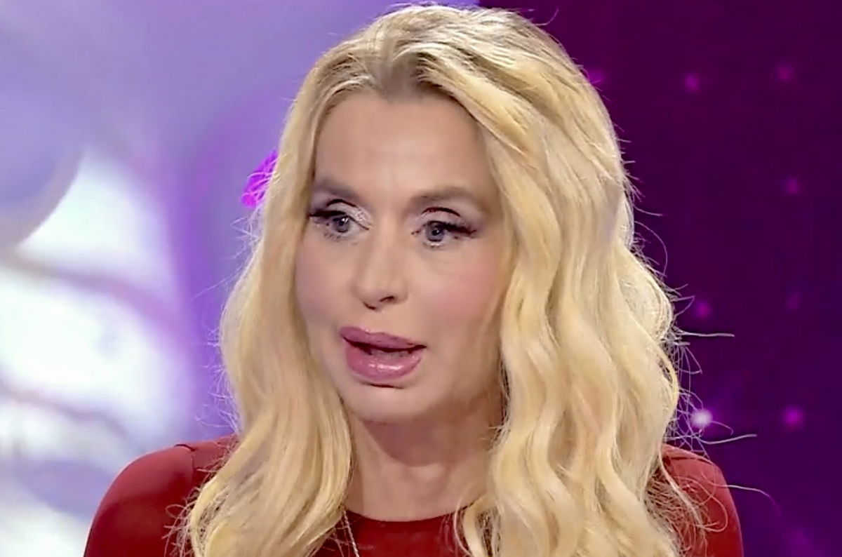 Valeria Marini e Gianna Orrù si sono riappacificate, la showgirl confessa: “Avevo avuto un’uscita infelice, ecco quale” article-post