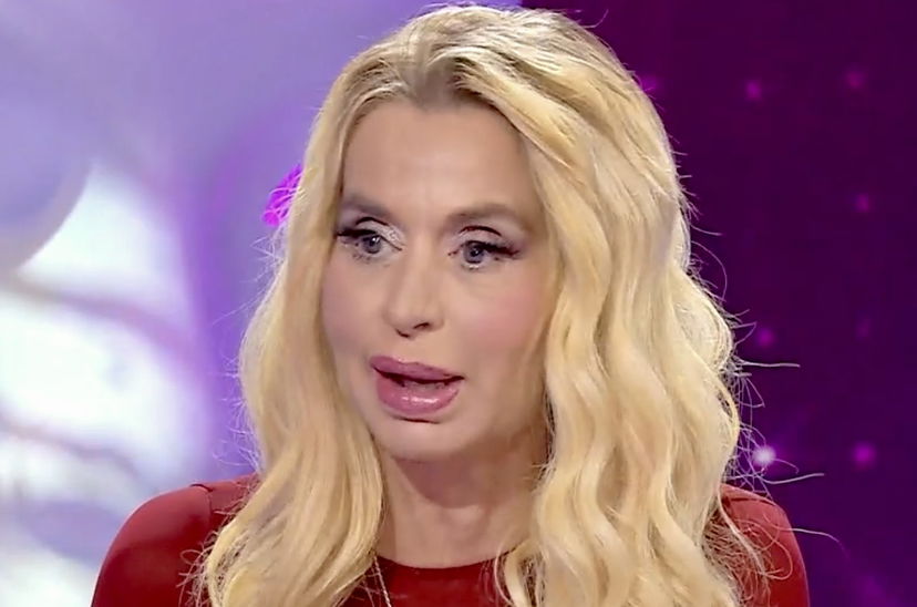 Valeria Marini e Gianna Orrù si sono riappacificate, la showgirl confessa: “Avevo avuto un’uscita infelice, ecco quale” preview