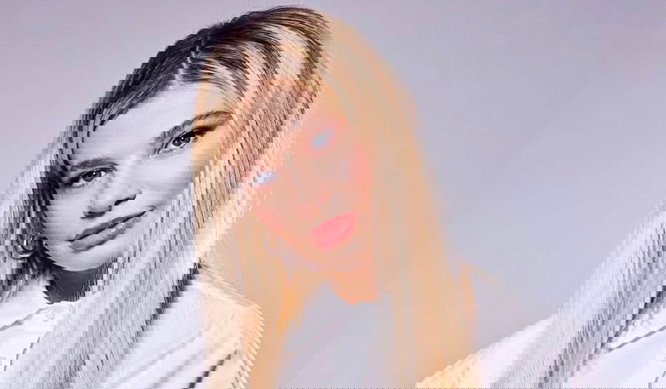 Clizia Incorvaia risponde alla moglie di Francesco Sarcina: “Smentisco le sue astiose inesattezze, per fortuna che…” article-post