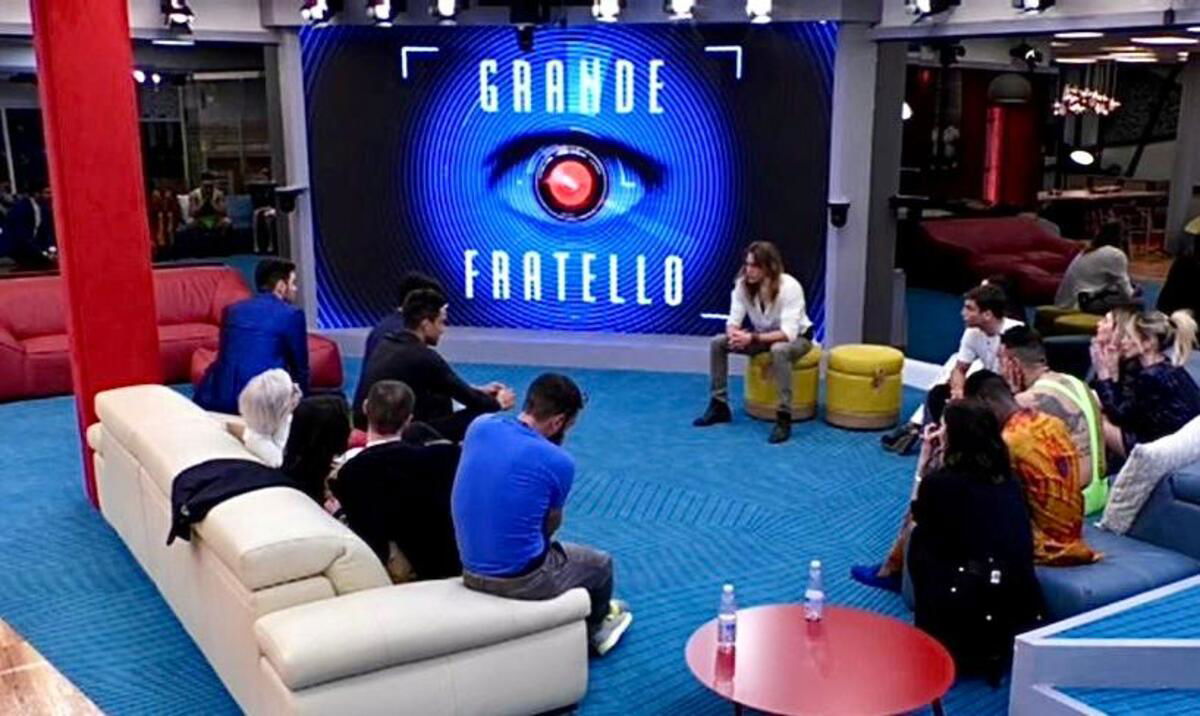 Grande Fratello, ex concorrente morso da un serpente marino velenoso mentre era in vacanza: com’è successo e come sta ora article-post