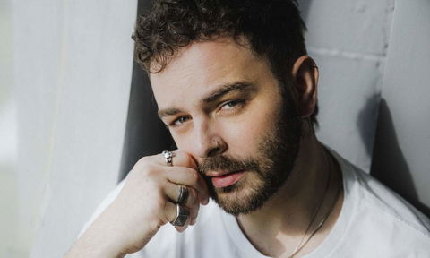 Lorenzo Fragola ed il racconto choc sul padre: “Chiuse la porta, abbassò le serrande e me le diede con la cintura” preview