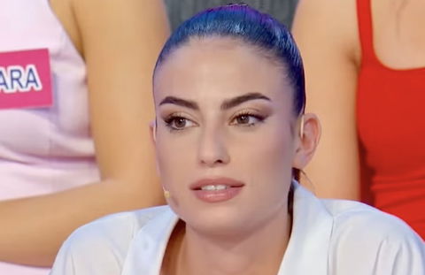 Uomini e Donne, Martina Cardamone pubblica le foto del suo viso fortemente affetto da acne: “Mostro queste immagini così delicate perché…” preview