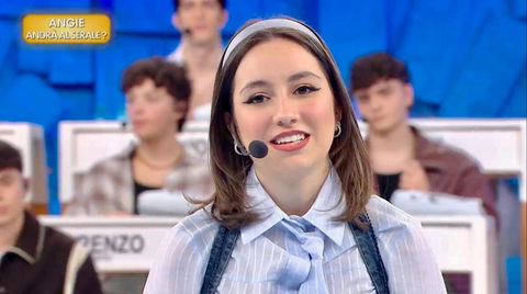 Amici 25, puntata del 8/02/26: Angie prova ad accedere al serale ma riceve il no da Anna Pettinelli preview