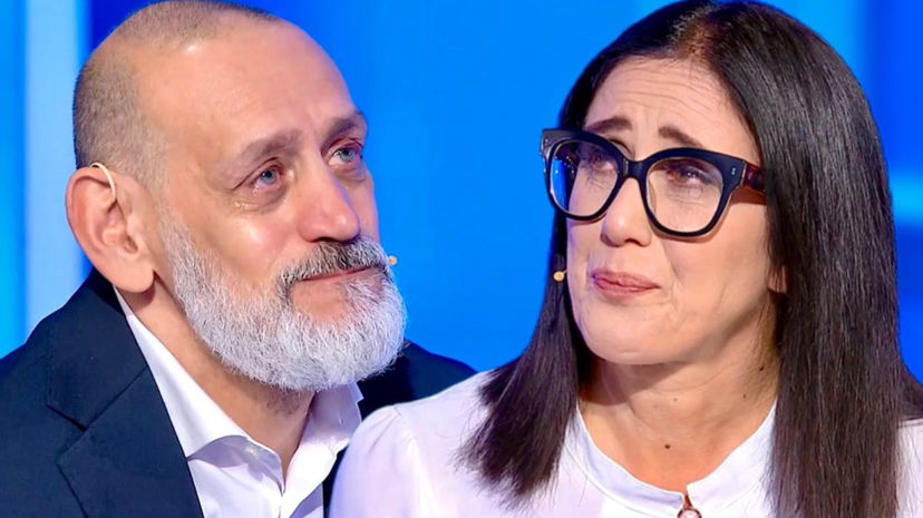 C’è Posta per Te, Antonio chiede perdono alla moglie dopo che lei ha scoperto che scriveva ad un’altra “vorrei morderti i piedi” preview