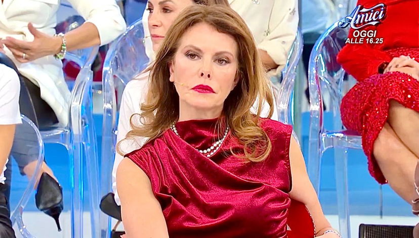 Uomini e Donne, Cinzia Paolini: “Non cerco un uomo ricco, in passato ho frequentato un ragazzo che percepiva il reddito di cittadinanza e…” preview