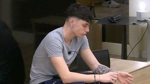 Amici 25, Riccardo Stimolo si scusa dopo il gesto omofobo e spiega: “Da piccolo venivo emarginato e…” preview