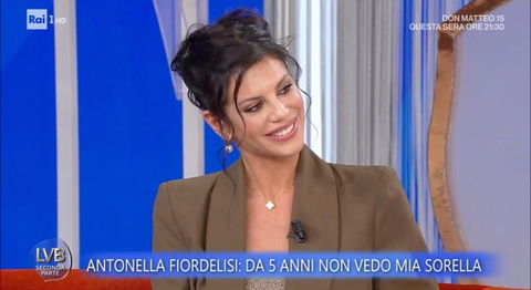 Antonella Fiordelisi svela come ha reagito sua sorella quando l’ha vista in tv a raccontare che non si sentivano da 5 anni preview