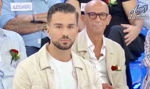 Rosario Guglielmi pubblica sui social una foto in ambulanza: “Questa notte non sono stato bene”, come sta ora preview