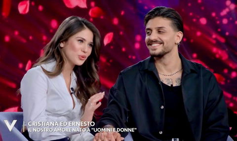 Cristina Anania ed Ernesto Passaro annunciano la convivenza: “Ecco dove andremo a vivere”. Lui poi le regala l’anello preview