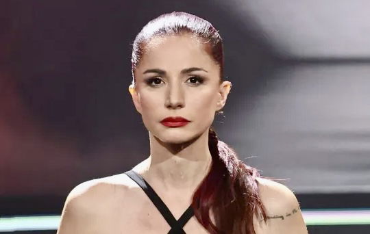 Andrea Delogu per la prima volta racconta come sta dopo la morte del fratello diciottenne: “Non voglio lasciare andare il dolore” preview