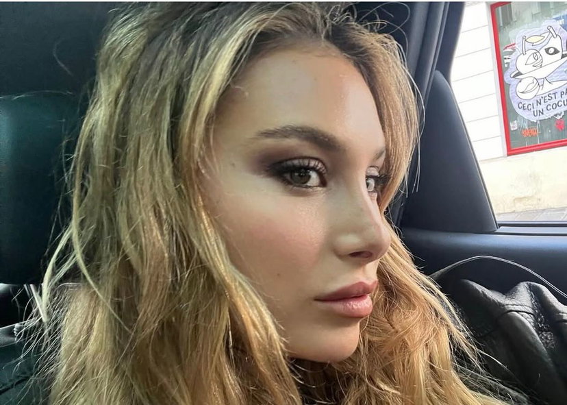 Angelica Montini avvisata con un famoso cantante: le foto preview