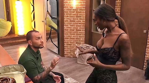 Gf Vip 8, scoppia la prima lite tra Raul e Ibiza che sbotta: “Sei educato quando vuoi, ti ho servito il tuo teatrino” preview