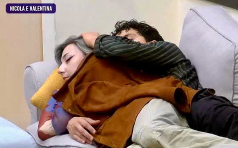 Amici 25, scatta il bacio tra due alunni: ecco chi preview