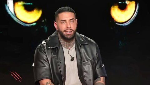 Francesco Chiofalo a Belve svela quanto guadagna sui social e aggiunge: “Relazioni? Ne ho avute 350, e sono stato anche parsimonioso!”. E a proposito delle sue ex… preview