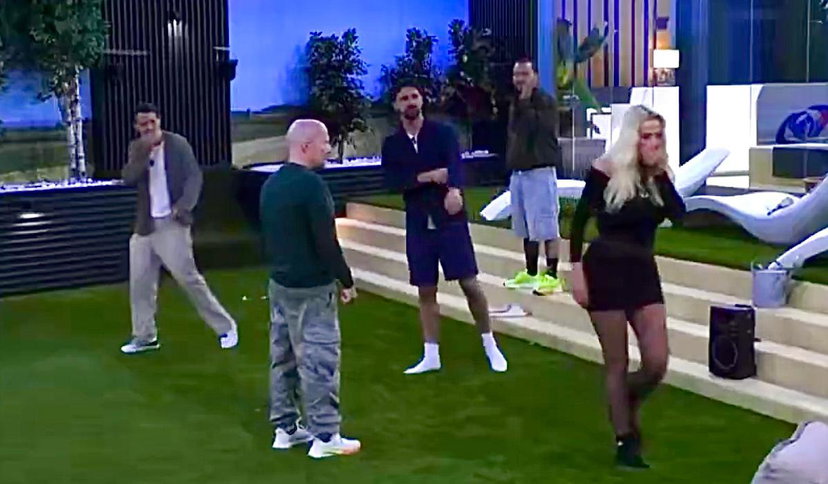 Valeria Marini ha un malore al Gf Vip 8: “Oddio sta vomitando, aiutiamola!”(Video) preview