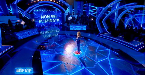 Gf Vip 8, undicesima puntata: Adriana preferita dal pubblico, Paola perde al televoto ma rimarrà nel monolocale all’insaputa dei coinquilini. I nominati sono… preview