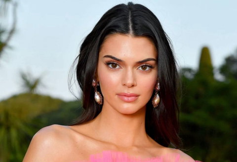 Kendall Jenner si sarebbe fidanzata con un famosissimo attore di Hollywood: ecco chi preview
