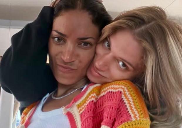 Elodie e Franceska Nuredini: la dichiarazione d’amore pubblica ed il like dell’ex preview