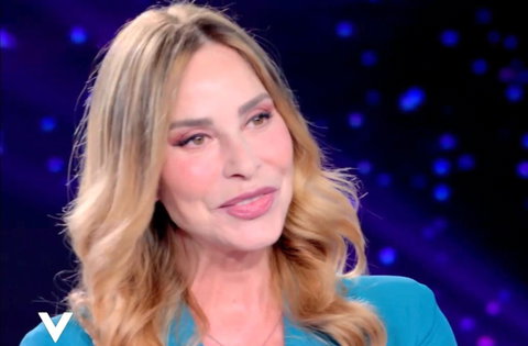 Verissimo, Stefania Orlando confessa di essere stata vittima di un m0lestatore: “Sono rimasta paralizzata” preview