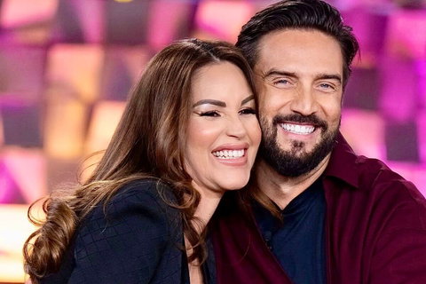 Verissimo, Alex Belli e Delia Duran dopo la nascita del piccolo Gabriel: “Il parto è stato difficile, però…” preview