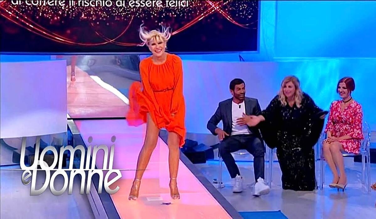 Uomini e Donne, un’ex dama critica le sfilate: “Le odiavo, sembravamo carne da macello!” article-post