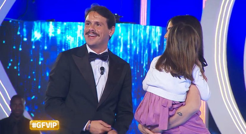 Gf Vip 8, “la figlia di Renato non vuole andare da suo padre”: la replica social dell’ex Vippone preview