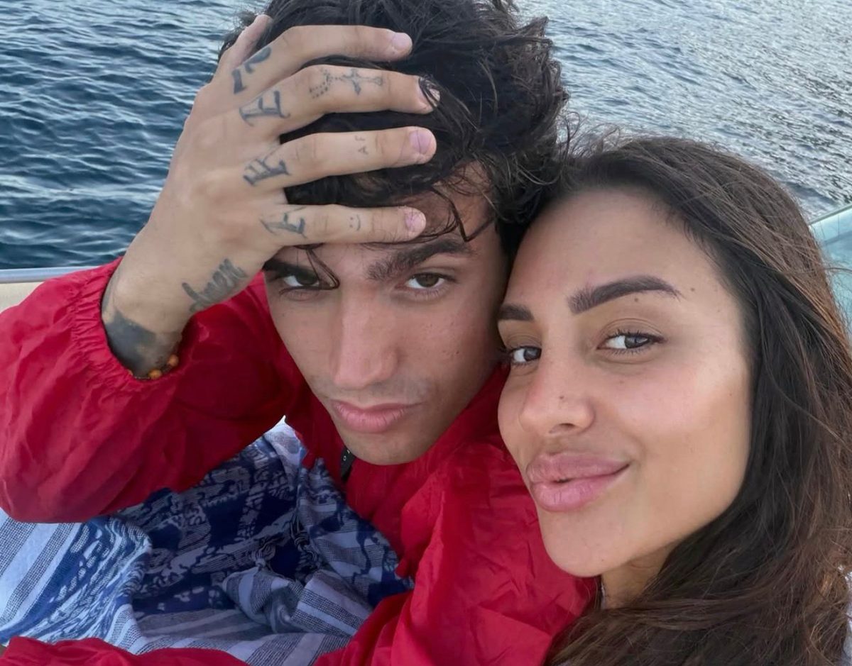 Aka7ven e Cristina Ferrara fanno sul serio: l’importante gesto del cantante verso la fidanzata (Foto) article-post