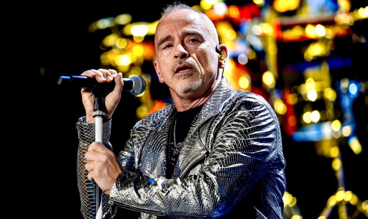 Eros Ramazzotti interrompe il concerto dopo le lamentele di un fan e sbotta: “Cosa ti inca**i con me?”. Il video è subito virale article-post