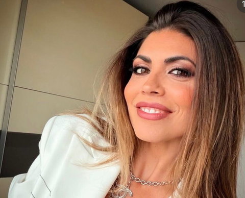Flora Canto parla del mobbing subito da alcune colleghe comiche e al momento di fare i nomi la sua risposta accende il gossip preview