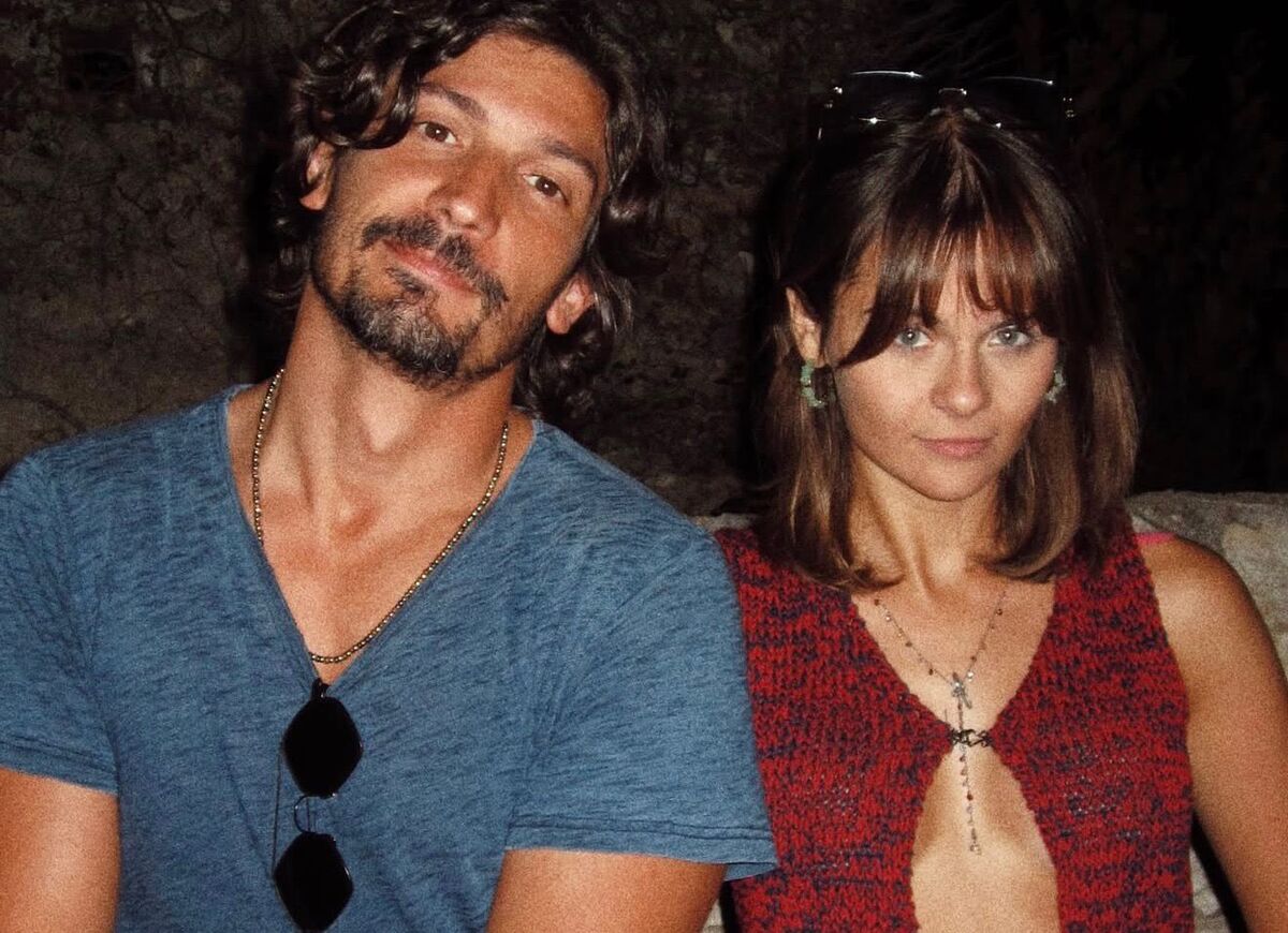 Amici, Pierdavide Carone svela quale famoso cantante italiano gli ha presentato la fidanzata Martina Attili (ex X Factor) article-post