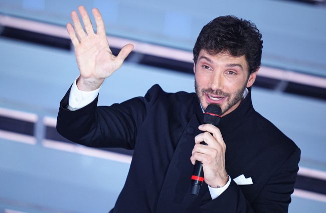 Sanremo 2027, Stefano De Martino svela le date ufficiali! article-post