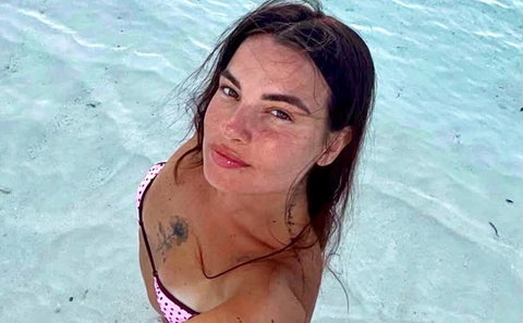 Uomini e Donne, “è obbligatorio mostrare sempre cul* e te**e?”: Raffaella Scuotto criticata per il video in topless, la sua reazione preview