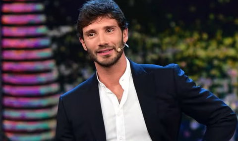Stefano De Martino al lavoro per Sanremo 2027: ecco con quale famoso cantante (e col relativo entourage) è stato paparazzato preview